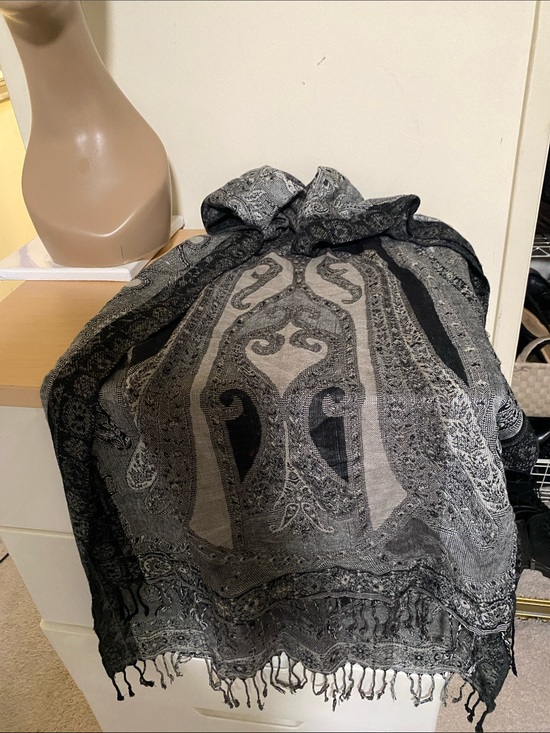 Accessories - Black and Gray Paisley Jacquard pashmina Scarf